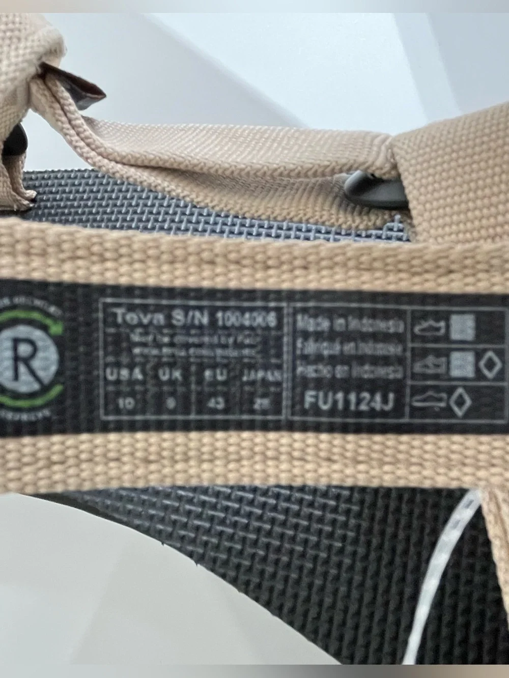 Teva Men’s Original Universal White Pepper Sandals New Size 10 Beige